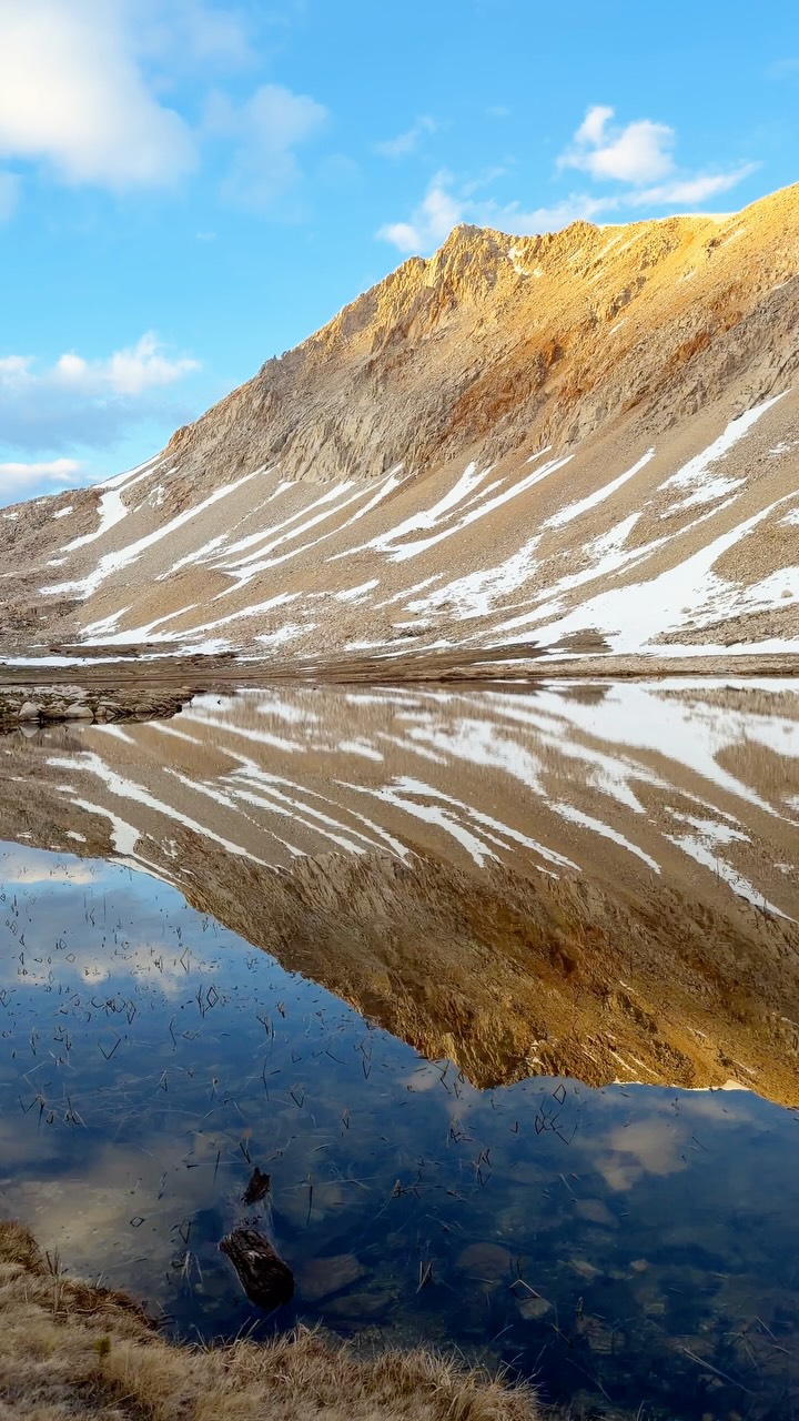 Mountain scenery reflected in a lake